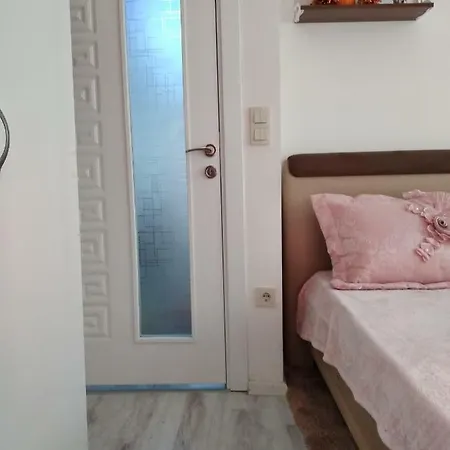 Clean And Comfortable Apartment..double Private Room+wifi+kitchen.. * Κωνσταντινούπολη