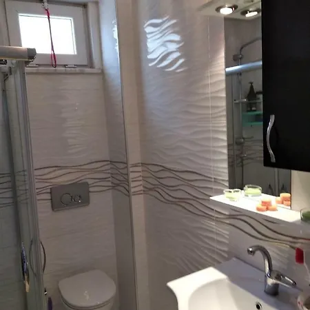 Διαμέρισμα Clean And Comfortable Apartment..double Private Room+wifi+kitchen.. *