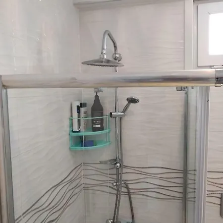 Διαμέρισμα Clean And Comfortable Apartment..double Private Room+wifi+kitchen.. *